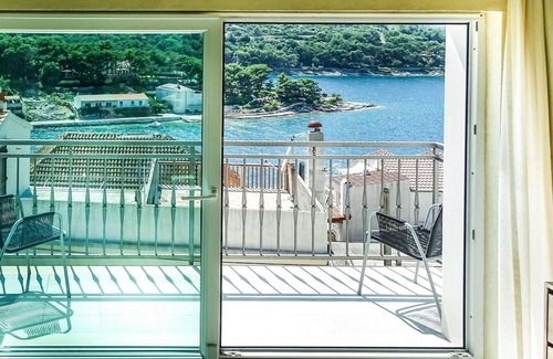 Povlja Villa | Hermosa villa tradicional de piedra dálmata, piscina privada y vistas al mar, a solo 200 metros de la playa.