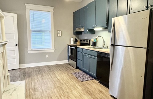 Olde Town Augusta Apartamento | Beautiful Tree-Top Apartment Home with Expansive Two Bed, Two Bath En-suites.