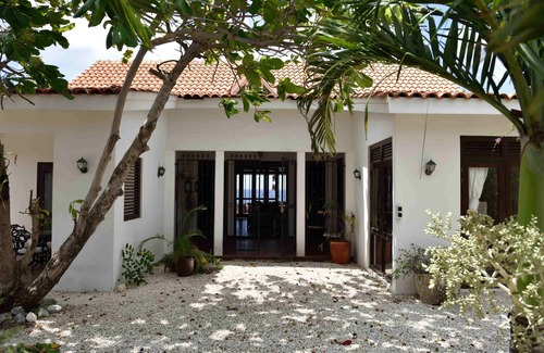 Boka Sami Villa | Hermosa villa tropical con acceso privado al mar