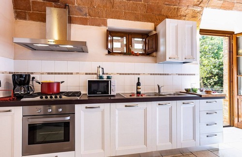 Volterra Villa | Beautiful Tuscan farmhouse in the Volterra hills. (Volterra 20 mins drive)
