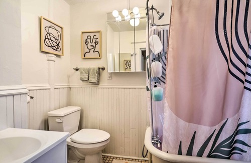 West Seventh Apartamento | Beautiful Twin Cities Getaway < 3 Mi to Dtwn!