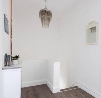Mumbles Casa | Beautiful Two Bed Mumbles Flat - with parking space