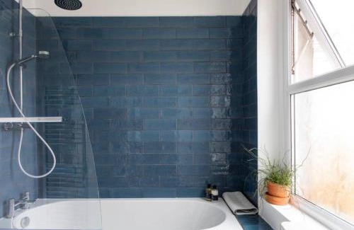 Mumbles Casa | Beautiful Two Bed Mumbles Flat - with parking space