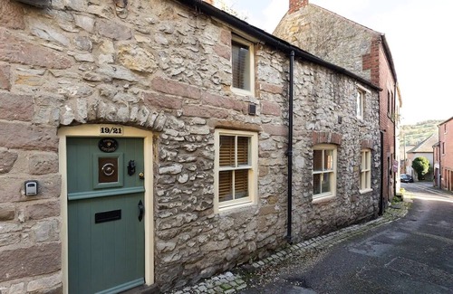 Wirksworth Cabaña | Beautiful two-bedroom stone cottage in Wirksworth, Derbyshire, Pet Friendly