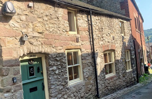 Wirksworth Cabaña | Beautiful two-bedroom stone cottage in Wirksworth, Derbyshire, Pet Friendly