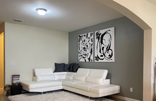 OakLeaf Plantation Casa | Beautiful Two Bedroom Townhome with free parking & wifi