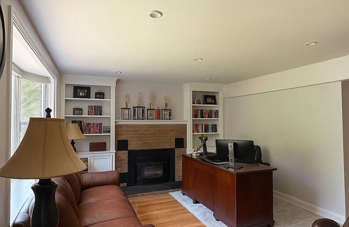 Sharon Casa | Beautiful two-bedroom residence nestled in the lovely town near Boston