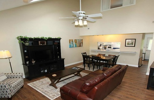 Tellico Village Casa | ¡NUEVO LISTADO! ¡HERMOSO APARTAMENTO DE DOS HISTORIAS en TELLICO VILLAGE GOLF RESORT!