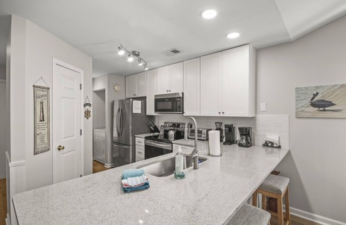 Pawleys Island Condominio | Condominio con vista al campo de golf, junto a la piscina, a minutos de la playa
