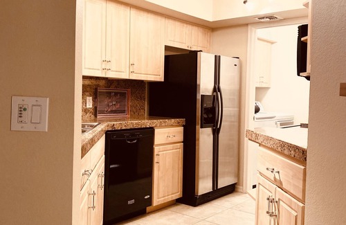 Camelback East Condominio | HERMOSO APARTAMENTO DE RESORT RECIENTEMENTE AMUEBLADO EN EL BILTMORE DE ARIZONA