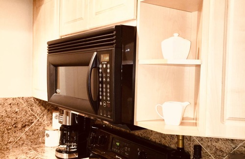 Camelback East Condominio | HERMOSO APARTAMENTO DE RESORT RECIENTEMENTE AMUEBLADO EN EL BILTMORE DE ARIZONA