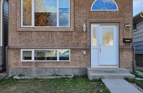 Regina Casa | Beautiful updated home centrally located, close to General Hospital