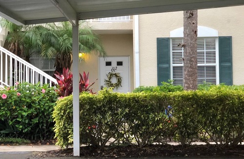 Naples Condominio | Hermoso condominio de golf de Naples actualizado en Cypress Woods CC