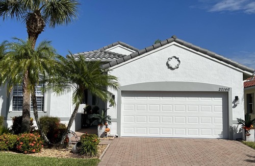 Cascades Casa | Beautiful updated pool home in a quiet, gated community.