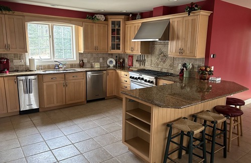 West Dover Casa | Beautiful, upscale skier & leafer sanctuary at Mount Snow - Pet Friendly !