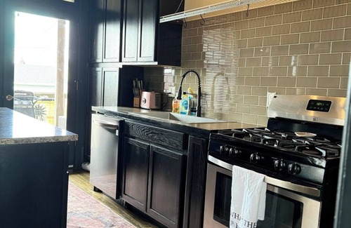 Butte Casa | Beautiful Uptown Victorian, Perfect for a Getaway