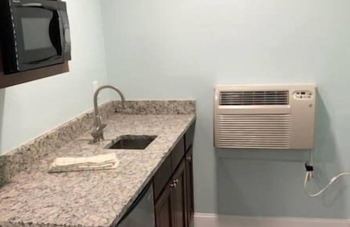 Ocean View Halifax Estates Condominio | Beautiful Daytona Beach King Suite!