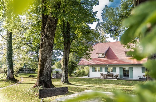 Bad Toelz Casa | Beautiful vacation home in a large park with mountain views