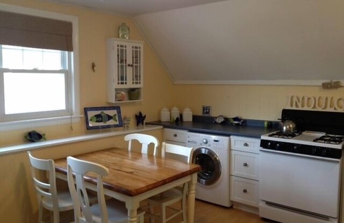 Buzzards Bay Apartamento | ESPECIAL DE MEDIA SEMANA !! Hermosa casa de transporte victoriana con playa privada- $ 1200