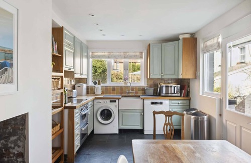 Exeter Casa | Beautiful Victorian Home on Peaceful Green Square