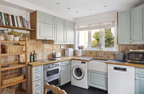 Exeter Casa | Beautiful Victorian Home on Peaceful Green Square