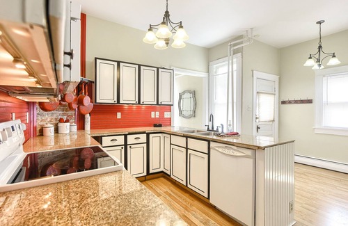 Deadwood Cabina | Beautiful Victorian Property On Lead, SD Main Street w/ View From Front Patio