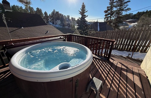 Deadwood Cabina | Beautiful Victorian Property On Lead, SD Main Street w/ View From Front Patio