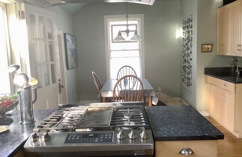 Hull Casa | Beautiful Victorian Waterfront home minutes to Boston Ferry