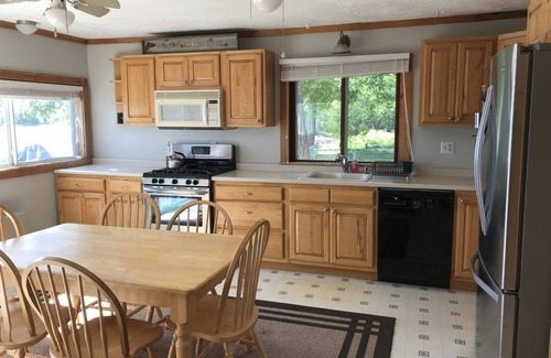 Fryeburg Casa | Hermosas vistas @ 4-Season Lake House, 4 dormitorios, 2 BA, 100 'de playa privada de arena