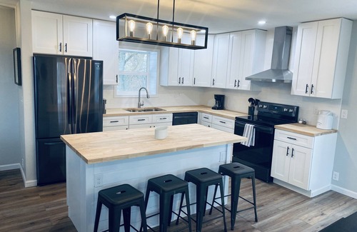 Amherst Casa | Beautiful views and water access on 20 acre paradise! slps 14 Hot tub dock kayak