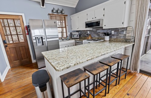 Big Canoe Cabina | Beautiful Views, Arcade, Shuffleboard, Pinball, 4BR 3BA - 3 King Beds