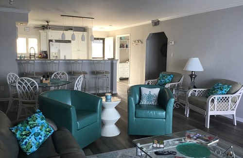 Punta Rassa Condominio | Beautiful Views Just Steps to the gulf!