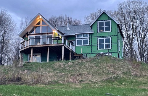 Eastern Vermont Casa | Beautiful views of the Green Mountains and Sterling Range. 10 Minutes to VT Park