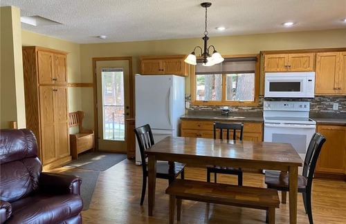 Shell Lake Cabina | Beautiful views / Private Beach / Clean & comfortable cabin!