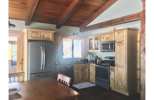 Amery Cabina | Beautiful Views, Quiet Bay on Bear Trap Lake