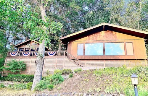 Amery Cabina | Beautiful Views, Quiet Bay on Bear Trap Lake