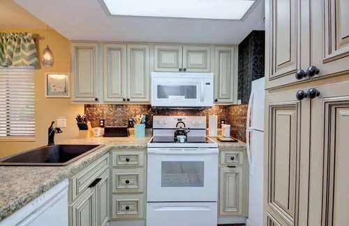 Pittman Center Condominio | Beautiful views! Sleeps 2, Indoor Pool