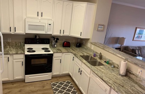 Folly Beach Condominio | Beautiful views! W/Pool, pet friendly