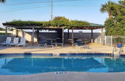Folly Beach Condominio | Beautiful views! W/Pool, pet friendly