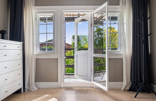 Taastrup Villa | Beautiful Villa, 150 m2 activity hall with tabletennis etc. outdoor 6 pers. spa