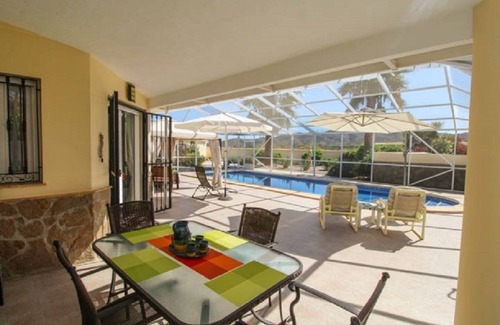 Arboleas Villa | Hermosa villa de lujo, 3 camas, 3 baños, piscina privada cerrada sin moscas, en la ciudad