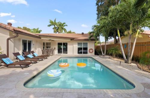 Boca Raton Casa | Beautiful Villa 4 BD 3 BA with Heated Private Pool, Close to Beach