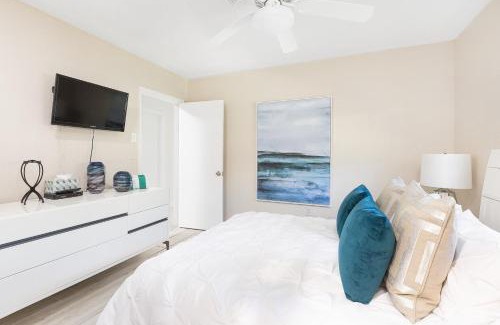 Boca Raton Casa | Beautiful Villa 4 BD 3 BA with Heated Private Pool, Close to Beach