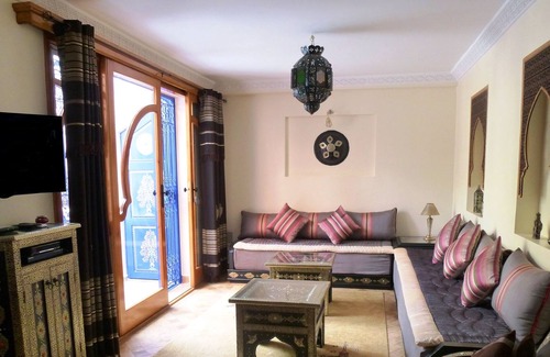 Swiss City Villa | Hermosa villa BERBERE, Patios elevada, Fuentes y Solarium