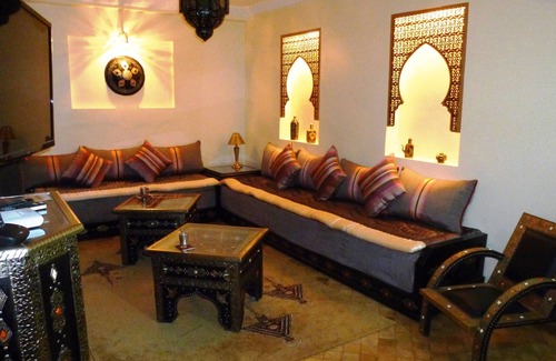 Swiss City Villa | Hermosa villa BERBERE, Patios elevada, Fuentes y Solarium