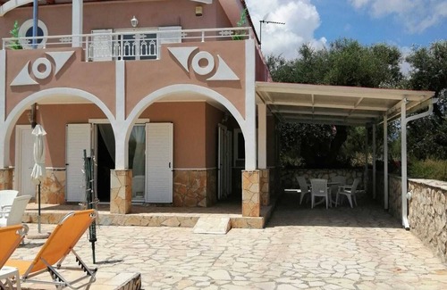 Agrilia Villa | Hermosa Villa Ella con piscina privada. E. Licencia O.T MHTE 0428K9200476001