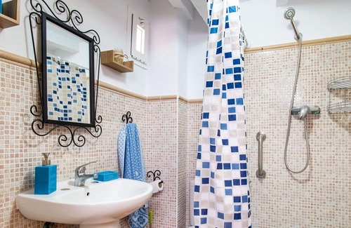 Guajar Faraguit Casa | Maravillosa casa de vacaciones para 9 personas con WIFI, TV y patio