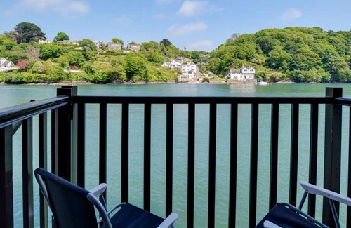 Fowey Villa | Maravillosa casa de vacaciones para 2 personas con WIFI, TV y balcón