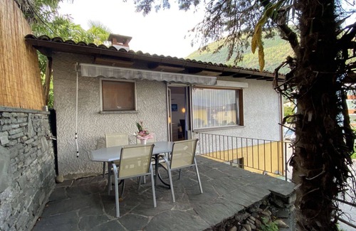 Losone Casa | Casa de vacaciones con WIFI, TV, patio, mascotas permitida, vista panorámica, aparcamiento