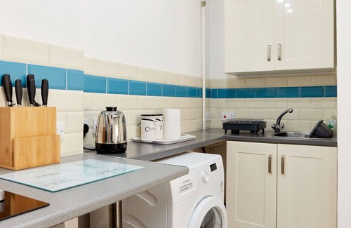 Dalbury Lees Casa | Maravillosa casa de vacaciones para 4 personas con jacuzzi, WIFI, TV y aparcamiento